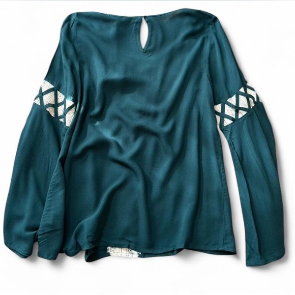 Lace Inlet Detail Top - Picture 3 of 16